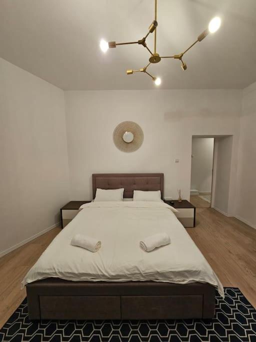Heart Of City Center 4Br 2Bath 10 Pers Bukarest Exterior foto