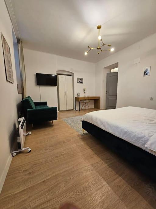 Heart Of City Center 4Br 2Bath 10 Pers Bukarest Exterior foto