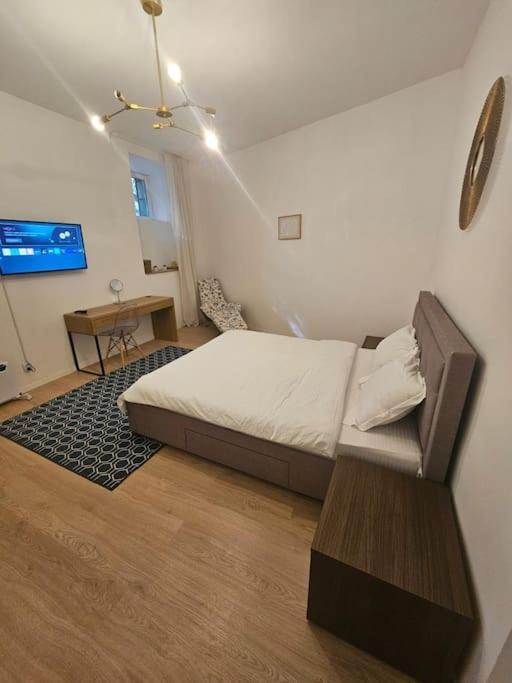 Heart Of City Center 4Br 2Bath 10 Pers Bukarest Exterior foto